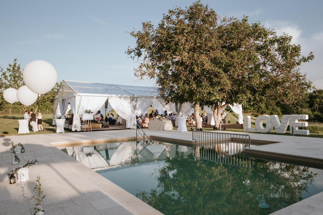 Villa Poropati, Groznjan, Istria - Luxury Countryside Estate For Up To 19 Persons - Large Pool Of 80M2 With Kids Section Exterior photo