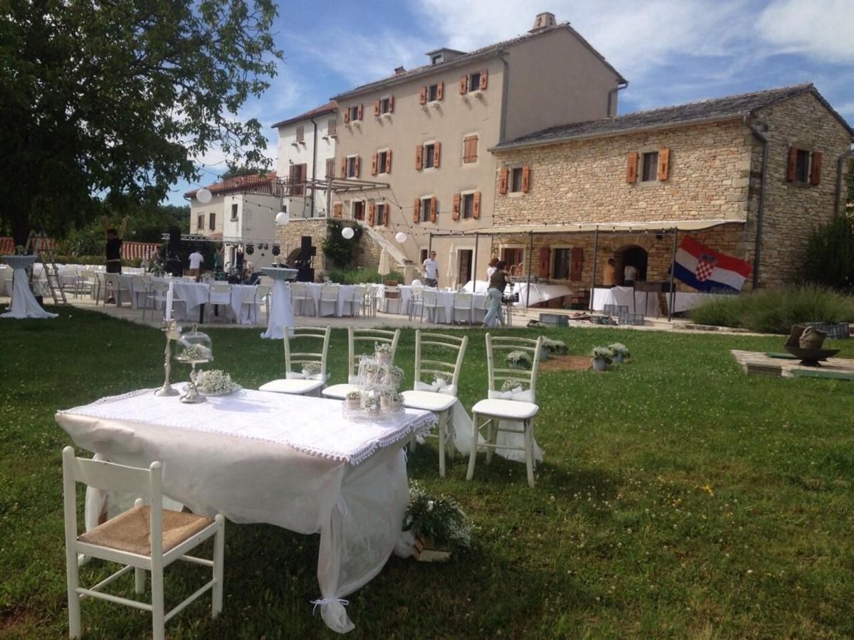 Villa Poropati, Groznjan, Istria - Luxury Countryside Estate For Up To 19 Persons - Large Pool Of 80M2 With Kids Section Exterior photo