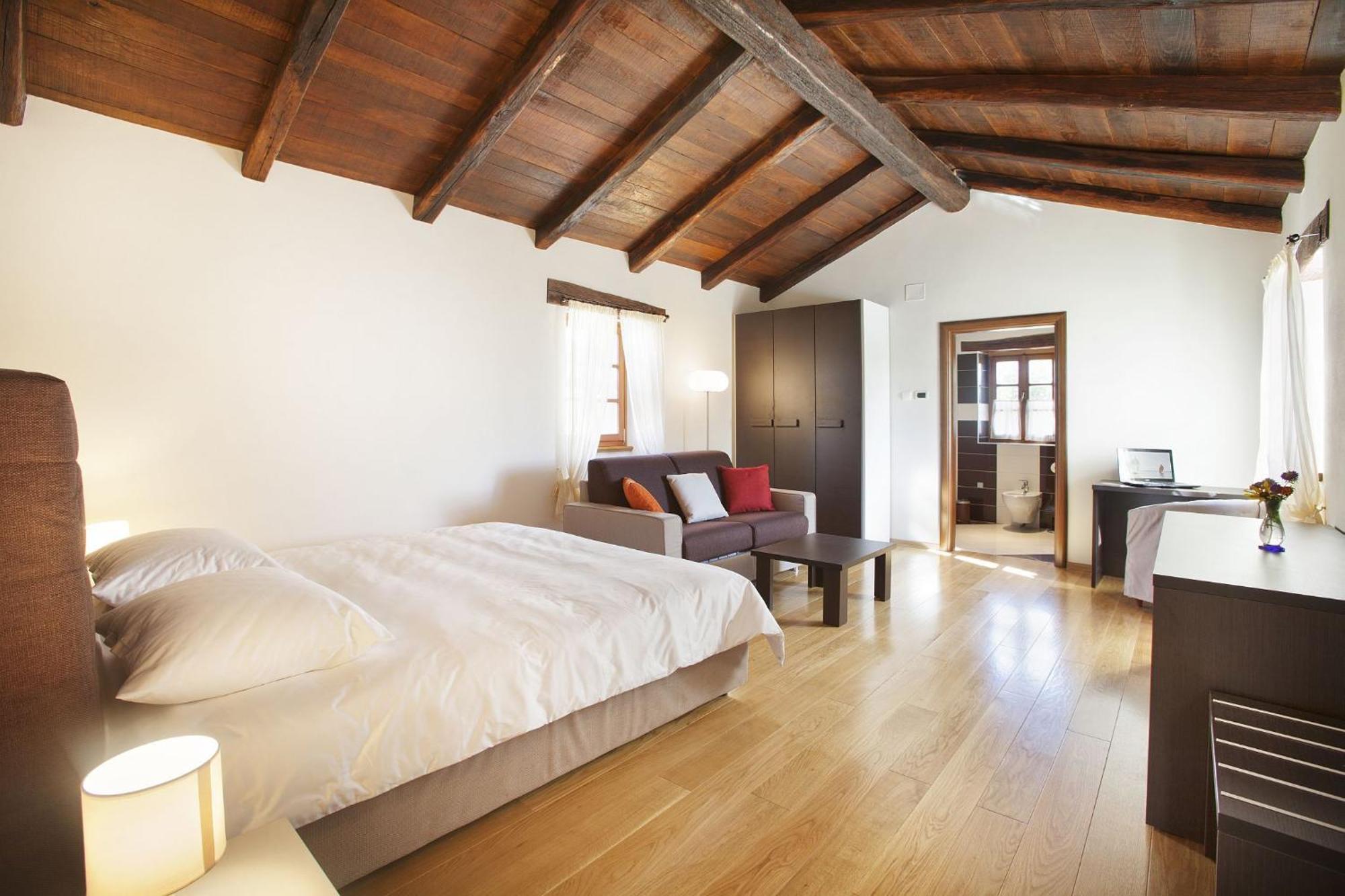 Villa Poropati, Groznjan, Istria - Luxury Countryside Estate For Up To 19 Persons - Large Pool Of 80M2 With Kids Section Exterior photo