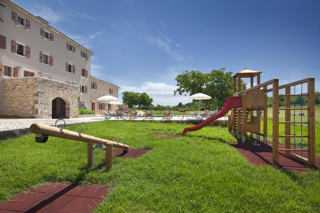 Villa Poropati, Groznjan, Istria - Luxury Countryside Estate For Up To 19 Persons - Large Pool Of 80M2 With Kids Section Exterior photo
