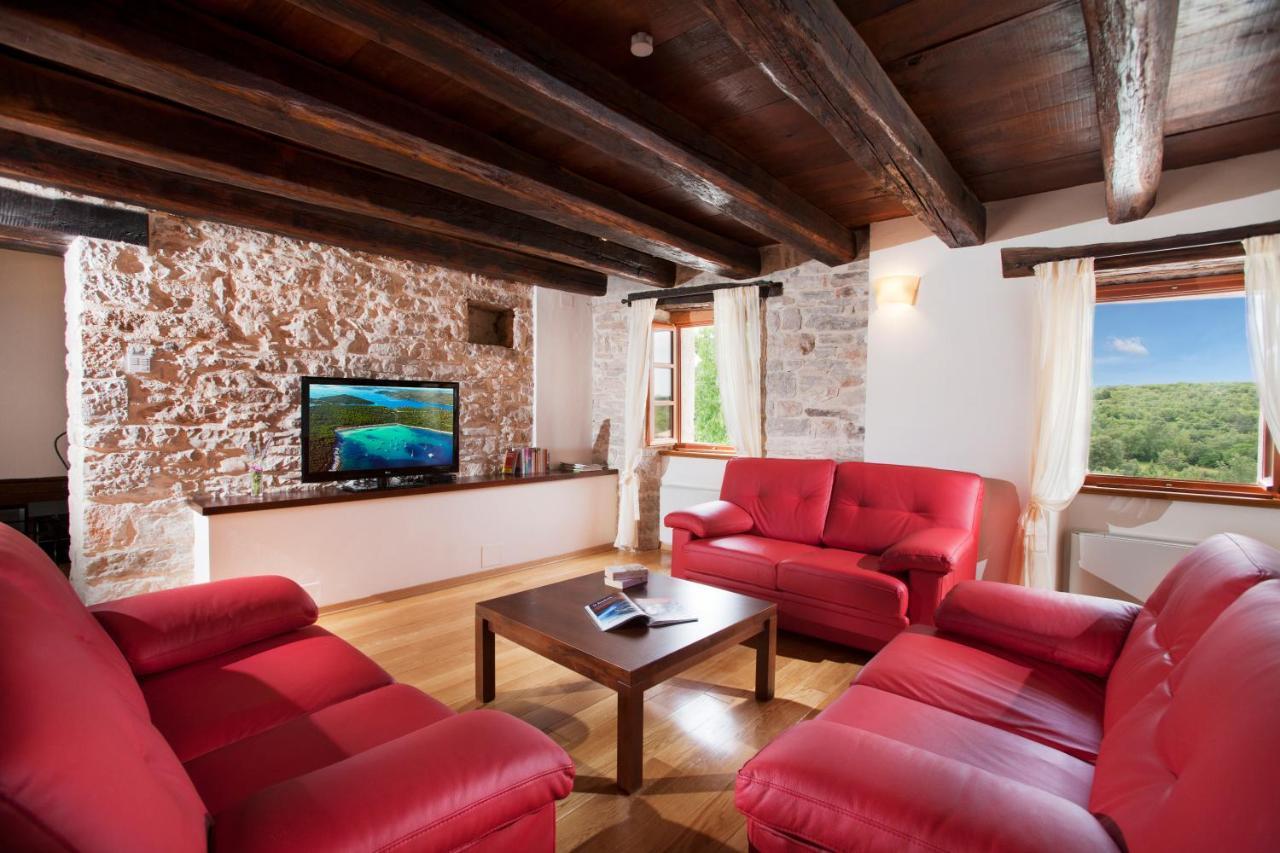 Villa Poropati, Groznjan, Istria - Luxury Countryside Estate For Up To 19 Persons - Large Pool Of 80M2 With Kids Section Exterior photo