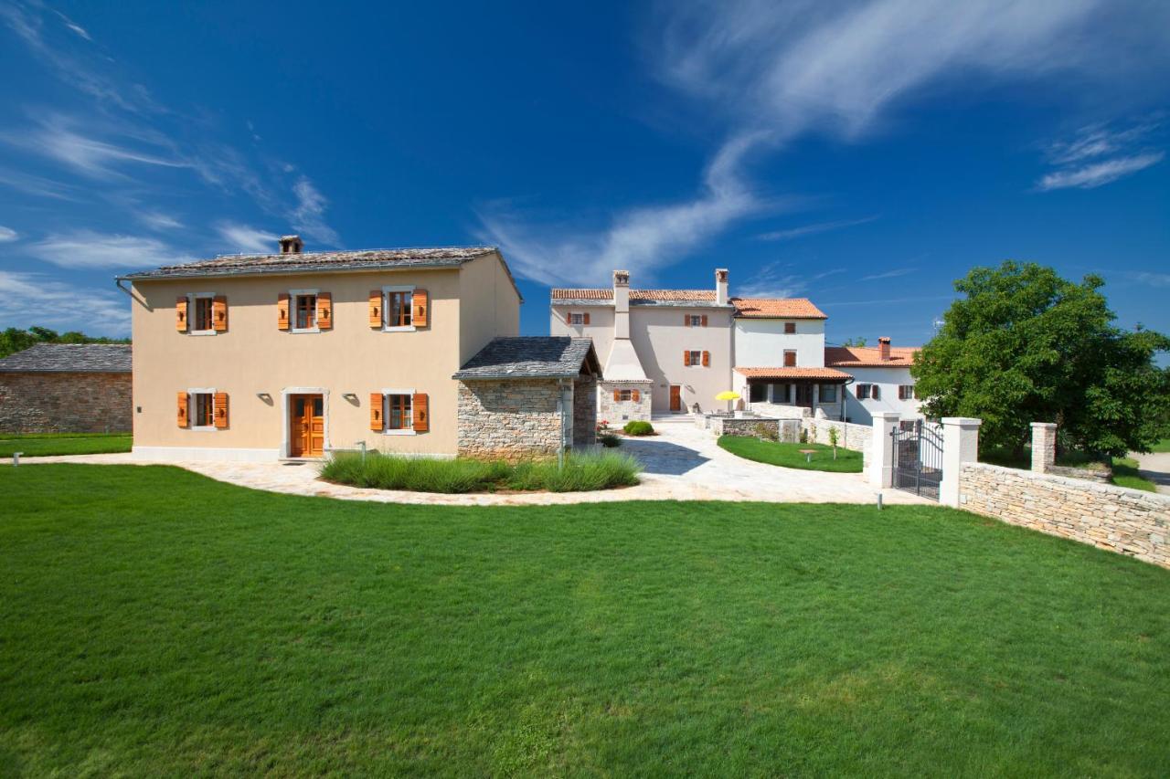 Villa Poropati, Groznjan, Istria - Luxury Countryside Estate For Up To 19 Persons - Large Pool Of 80M2 With Kids Section Exterior photo